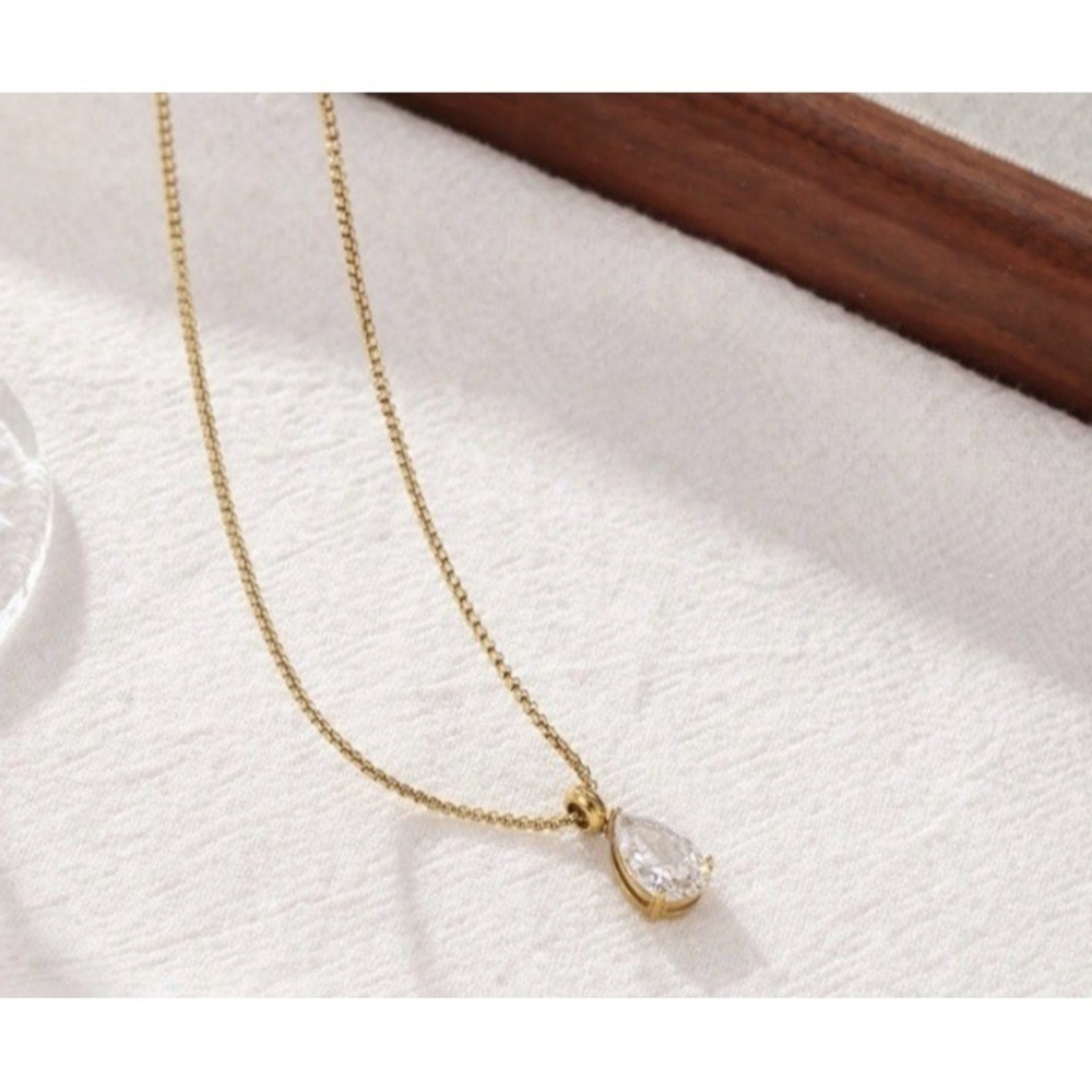 Gold Ion Plated Stainless Steel Gold Teardrop‎ Zircon Pendant Necklace NEW